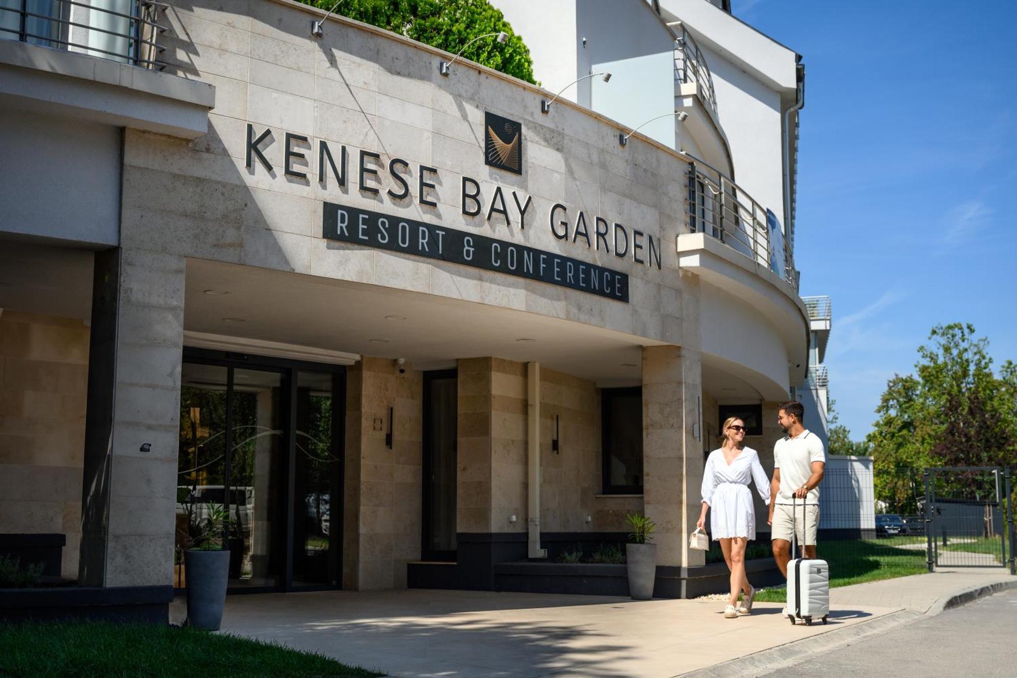 Kenese Bay Garden Resort & Conference Balatonkenese Buitenkant foto