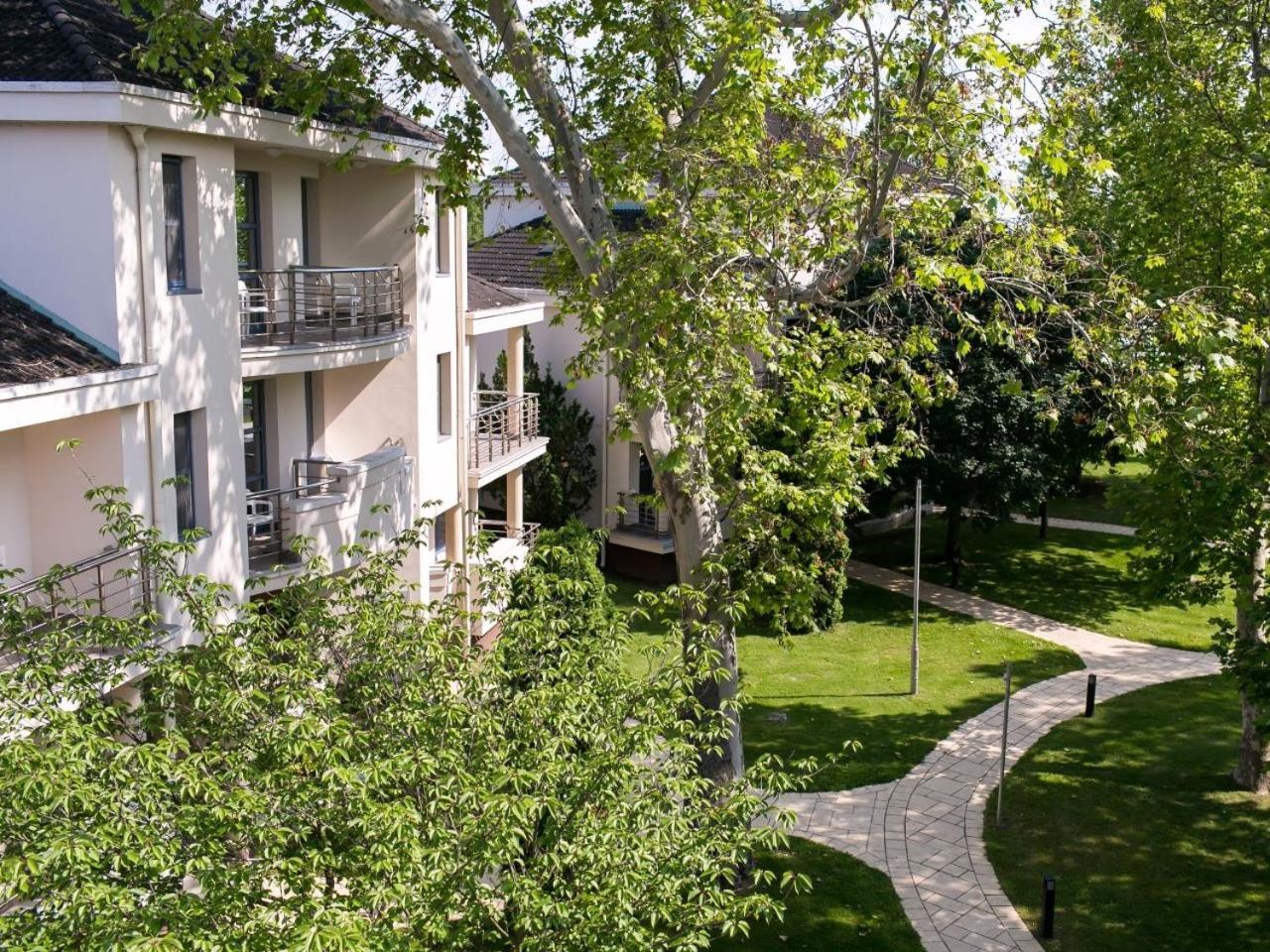 Kenese Bay Garden Resort & Conference Balatonkenese Buitenkant foto